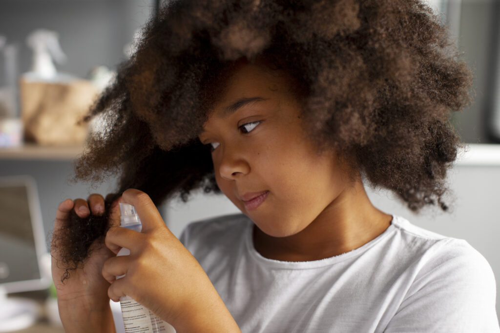 mom helping her child styling afro hair 1